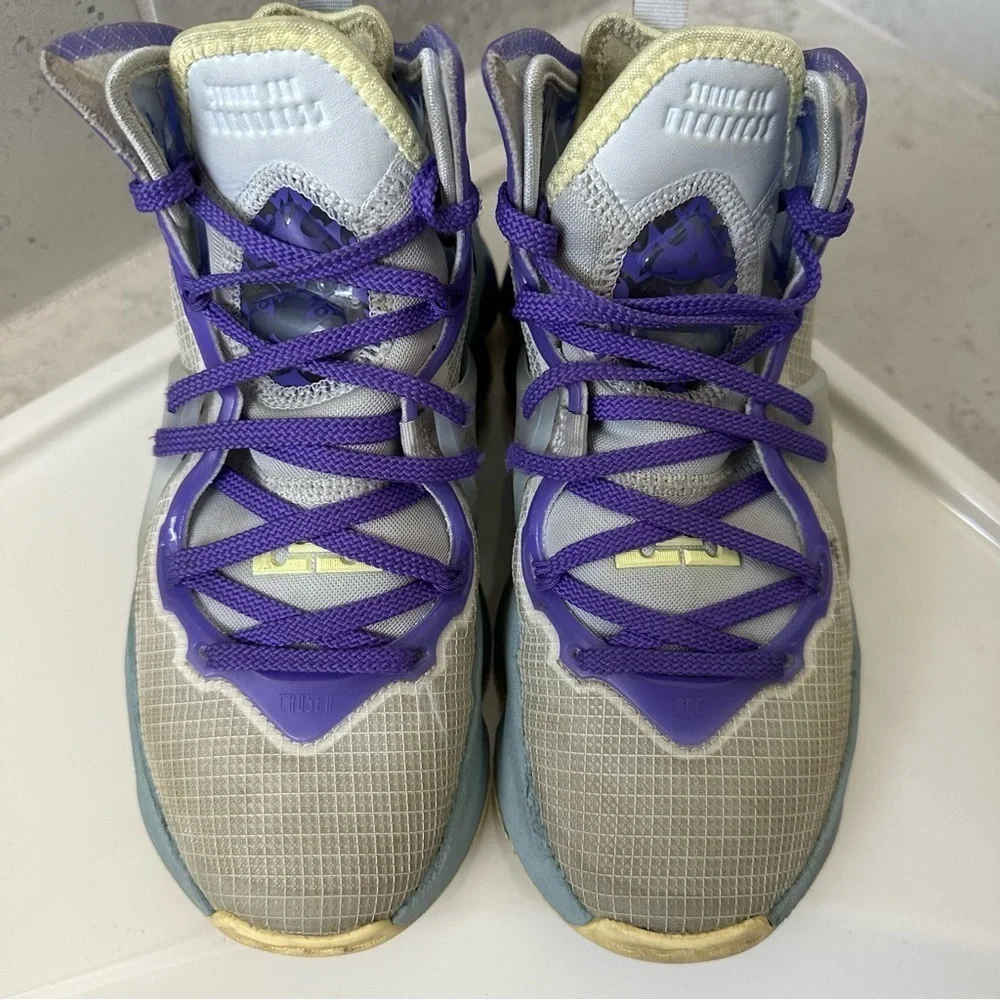 Nike Lebron 19 Boys Sneakers Size 3.5